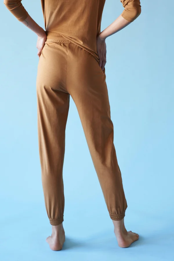 Kotn Women's Jersey Tapered Lounge Jogger in Camel Brown - Size Small