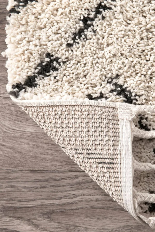 nuLOOM Nieves Moroccan Diamond Tassel Off White 4& x 6& Rug