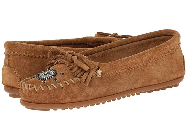 Minnetonka Me to We 7.5 Women's Taupe